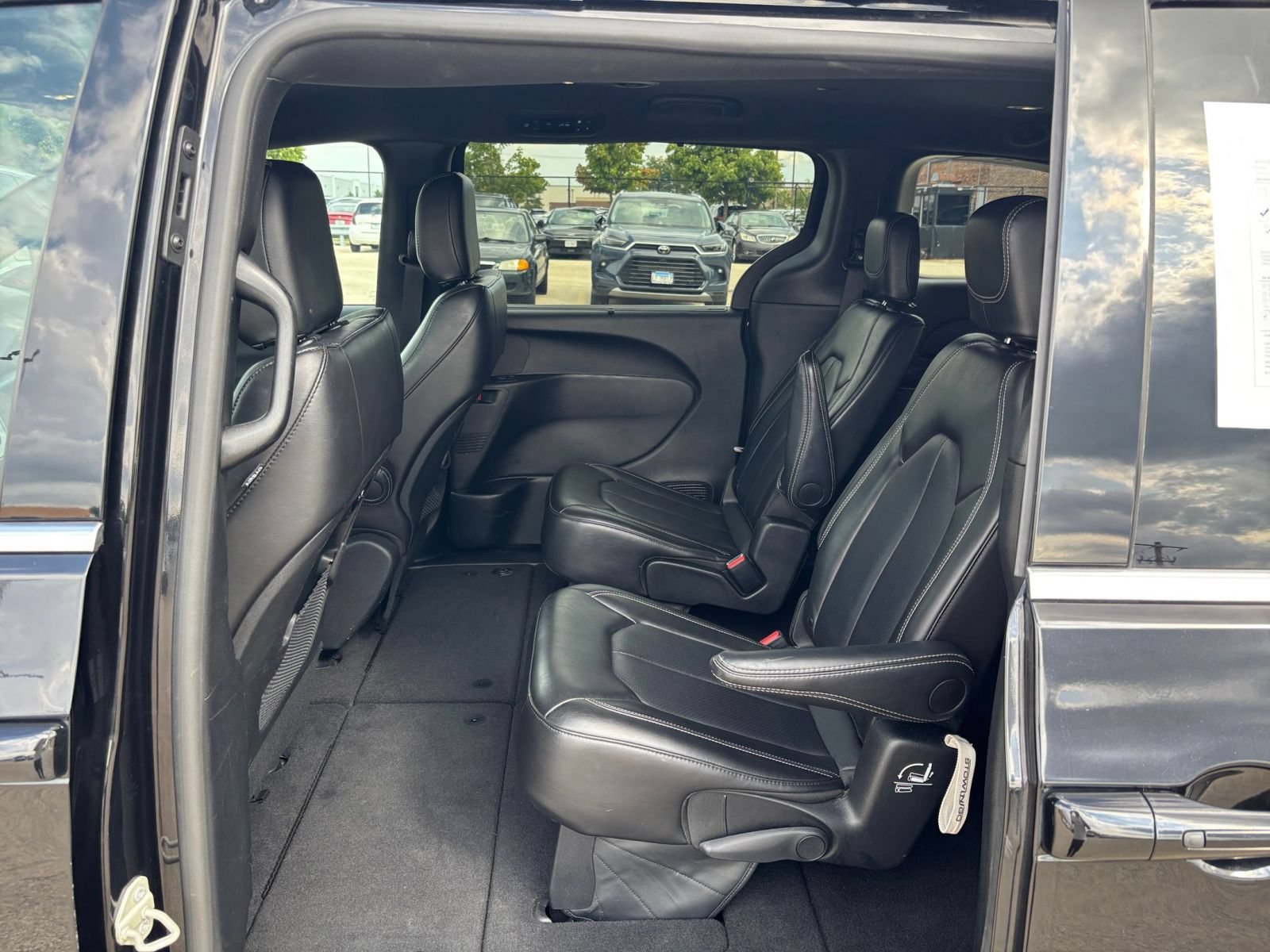 Used 2025 Chrysler Pacifica Select FWD image 27