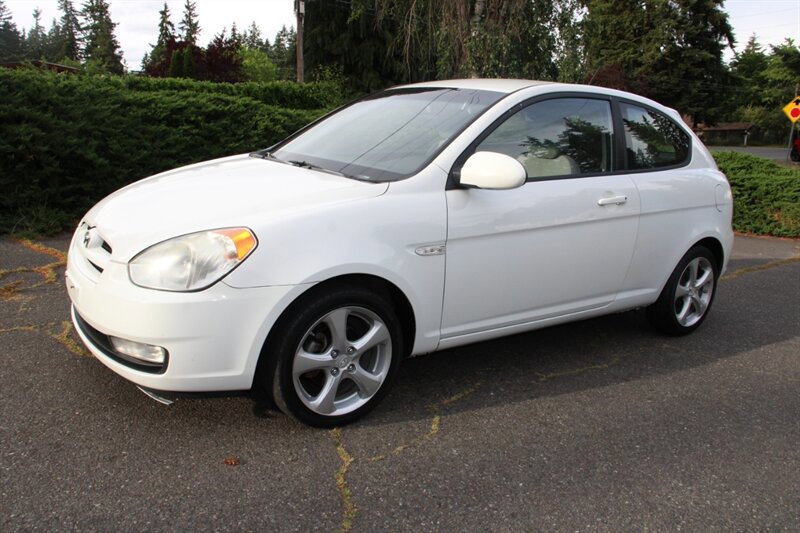 Used 2008 Hyundai Accent SE FWD image 1