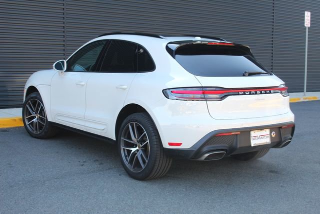Certified 2025 Porsche Macan image 3