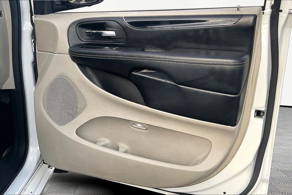 Used 2020 Dodge Grand Caravan SXT image 30