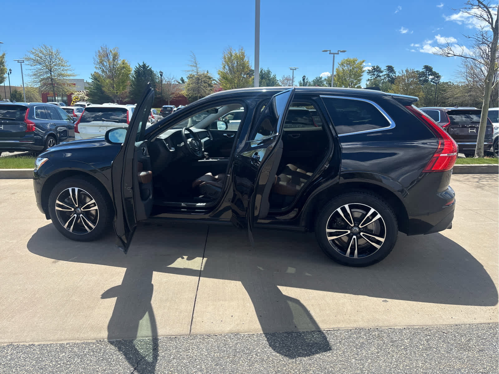 Used 2019 Volvo XC60 T6 Momentum w/ Multimedia Package AWD/4WD image 26
