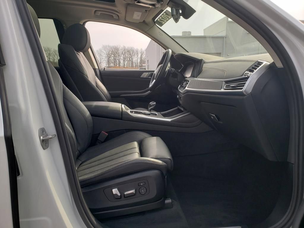 Used 2022 BMW X7 xDrive40i w/ Premium Package image 21