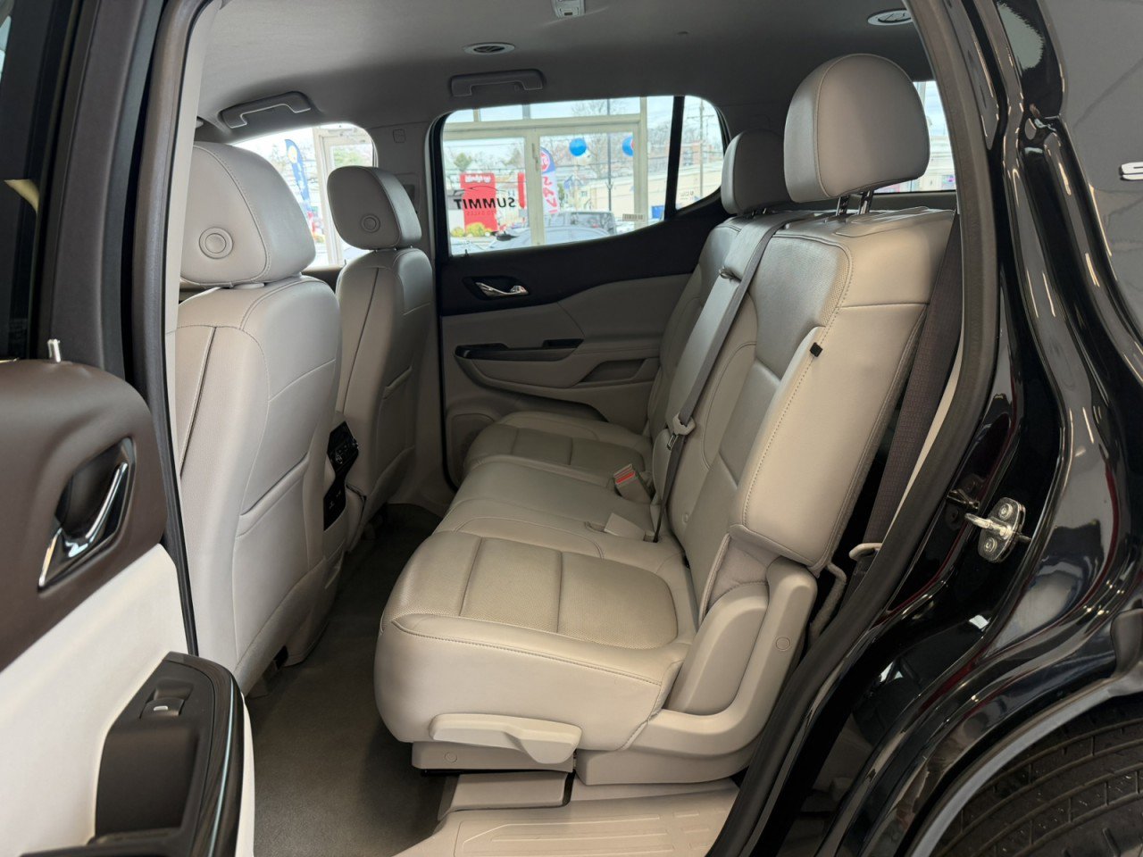 Used 2023 GMC Acadia SLT image 28