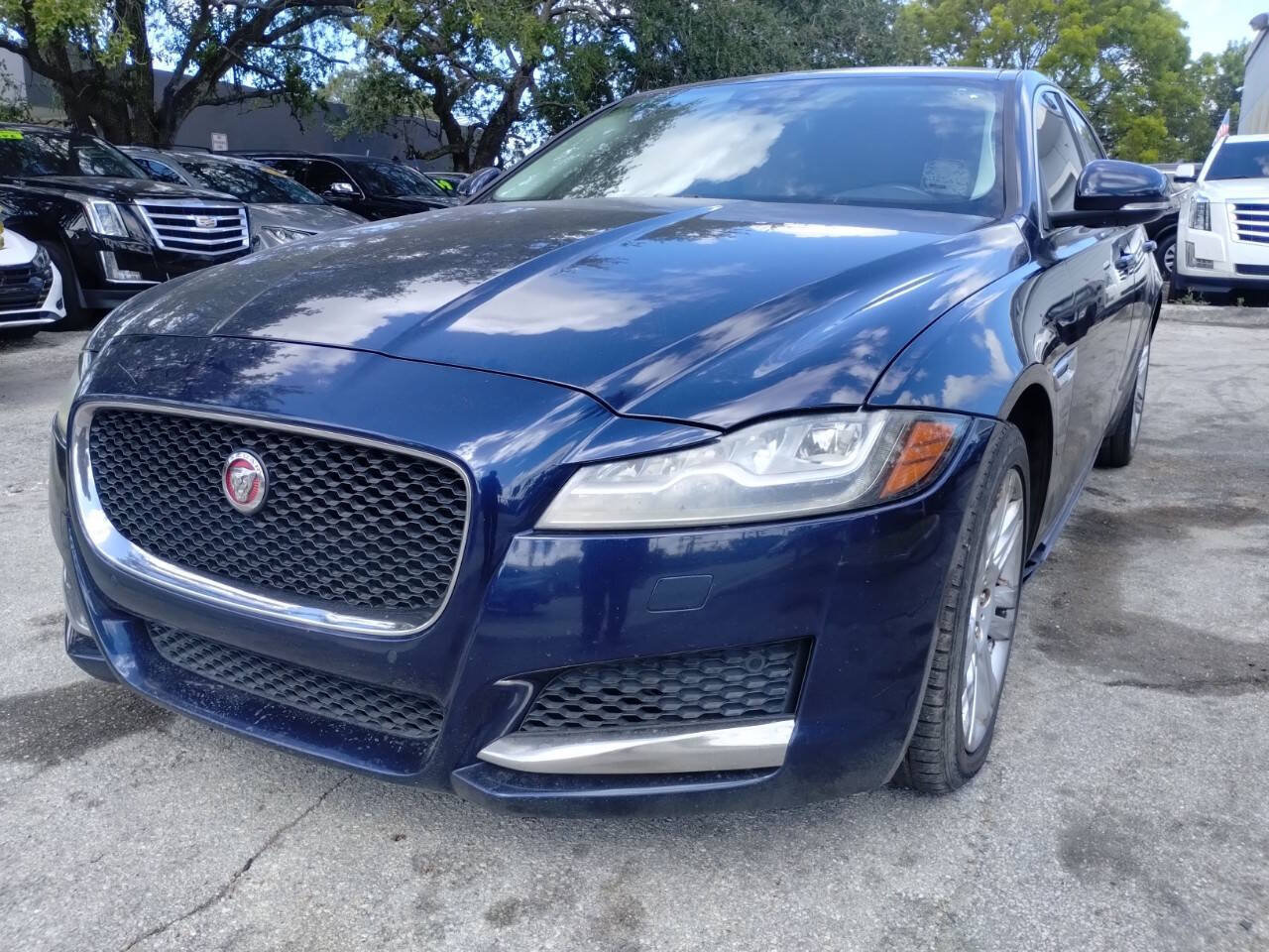 Used 2017 Jaguar XF Premium RWD image 22