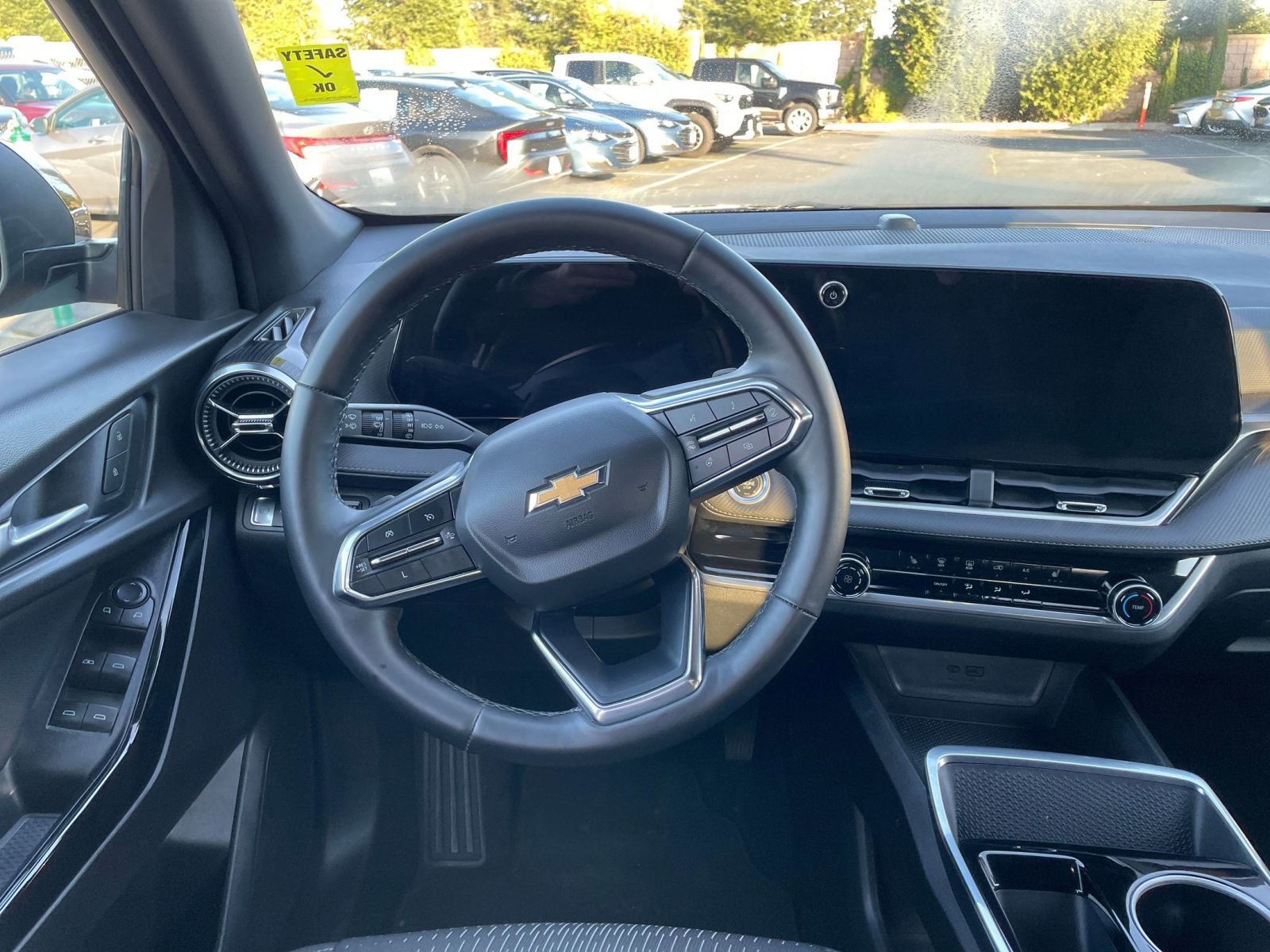 Used 2025 Chevrolet Equinox LT image 28