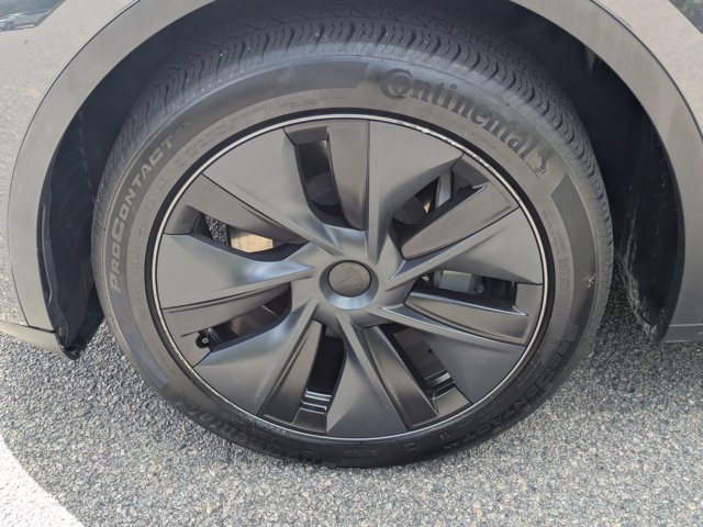 Used 2024 Tesla Model Y Long Range RWD image 14
