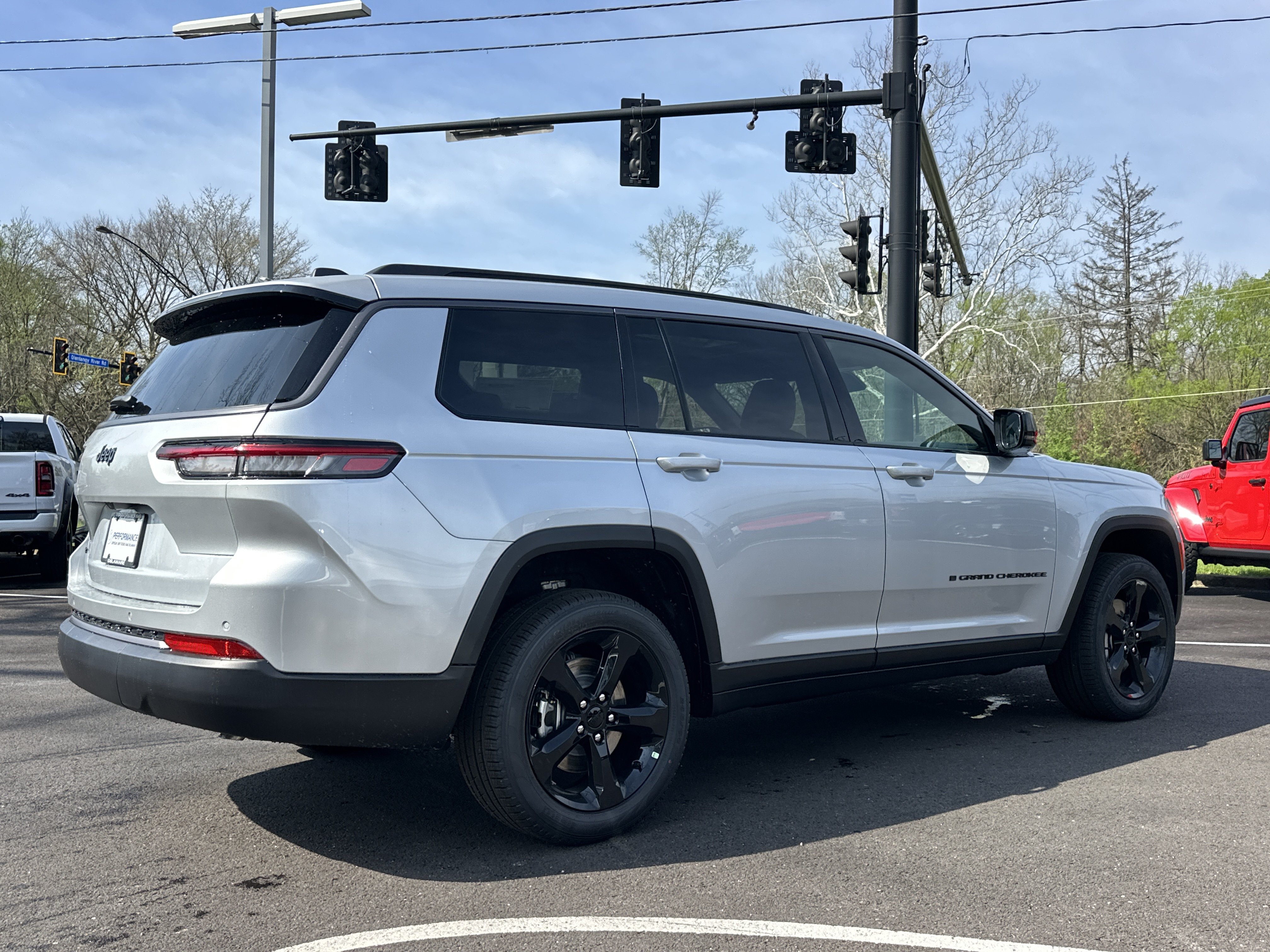 New 2026 Jeep Grand Cherokee L Limited w/ Limited Altitude Package AWD/4WD image 18
