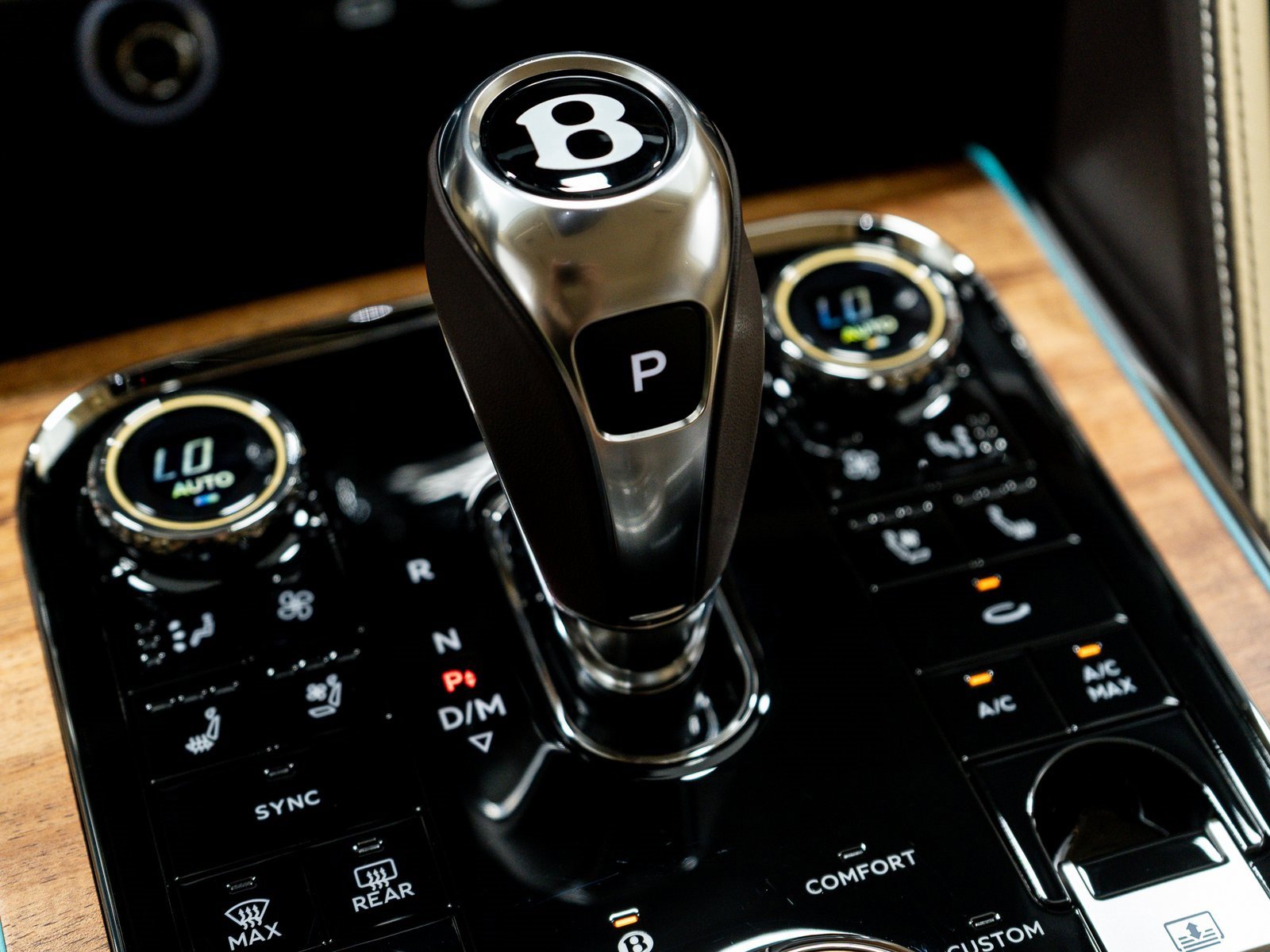 New 2025 Bentley Flying Spur Plug-In Hybrid image 12