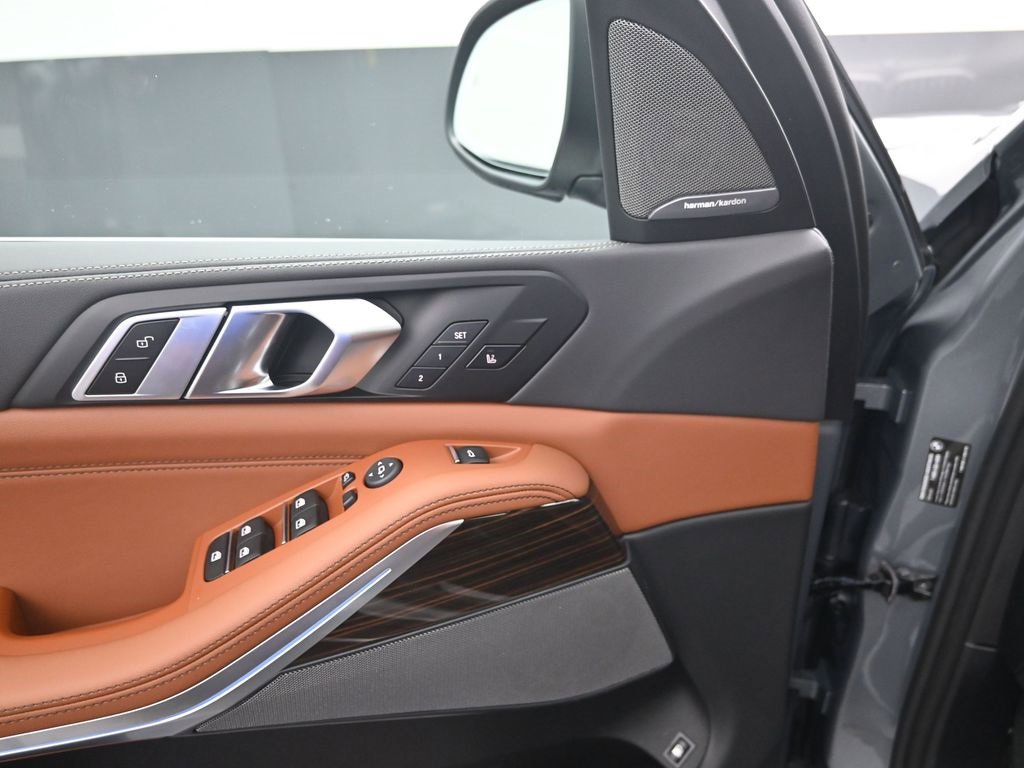 Used 2026 BMW X5 xDrive50e w/ Premium Package image 14