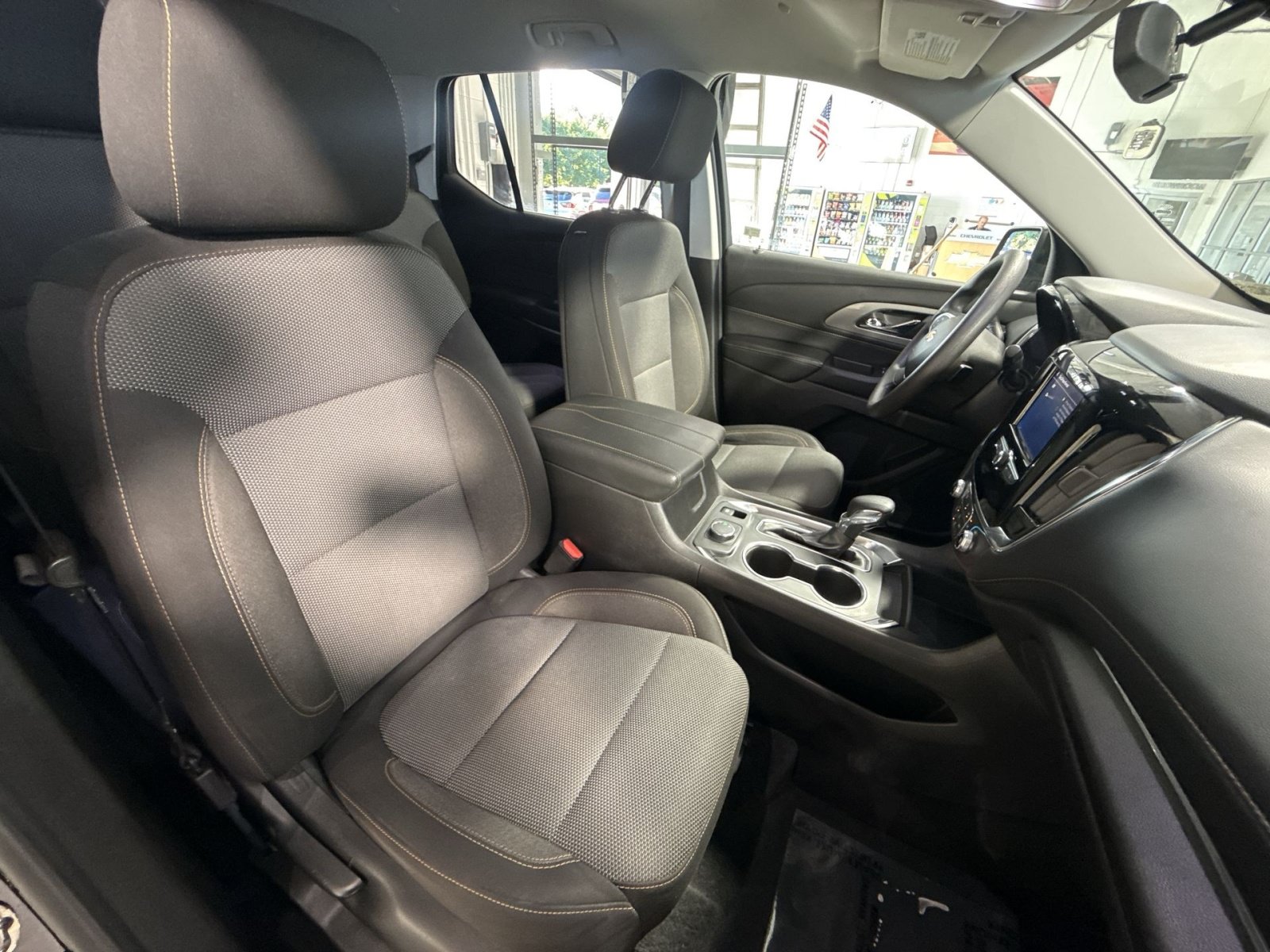 Used 2021 Chevrolet Traverse LS FWD image 27