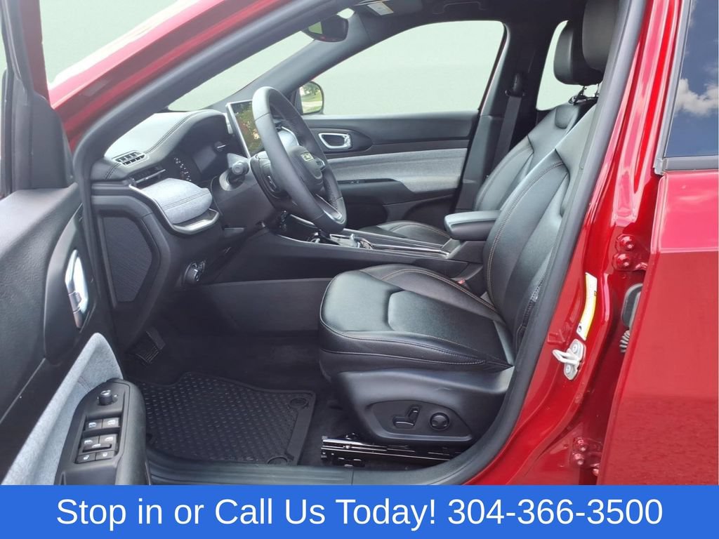 Used 2024 Jeep Compass Latitude AWD/4WD image 10