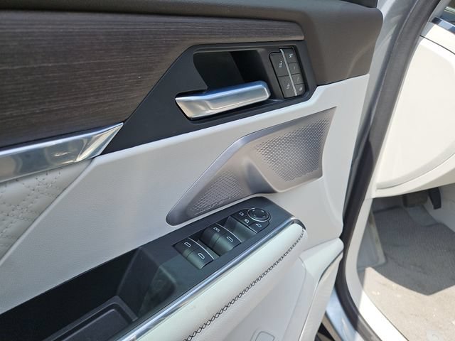 Used 2025 GMC Acadia Denali w/ Super Cruise Package FWD image 19