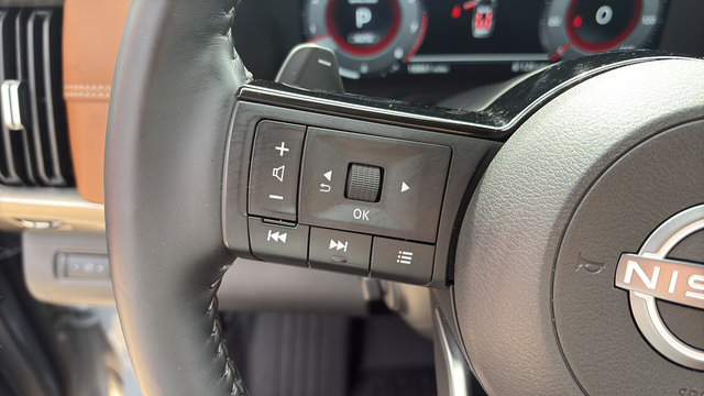Certified 2025 Nissan Pathfinder Platinum AWD/4WD image 23