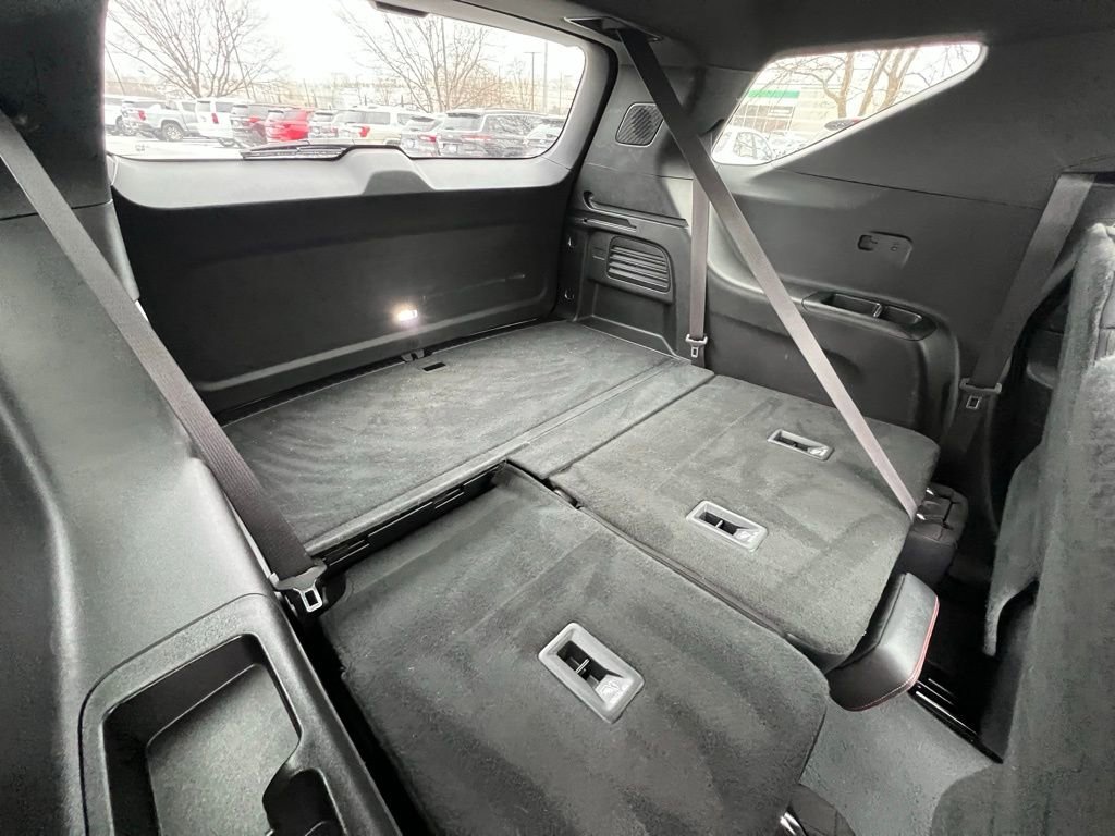 Used 2024 Chevrolet Traverse RS image 29