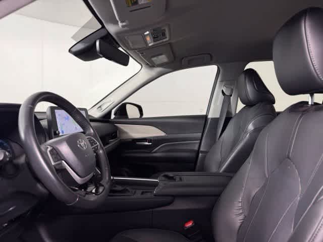 Used 2024 Toyota Grand Highlander AWD image 19