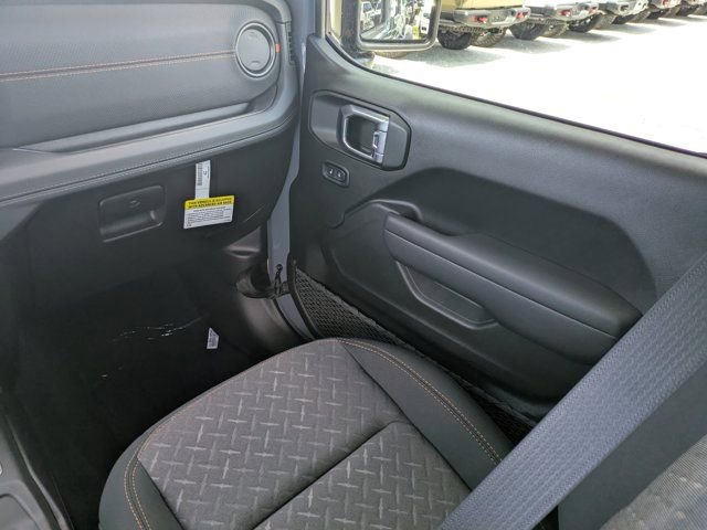New 2025 Jeep Gladiator Mojave image 15