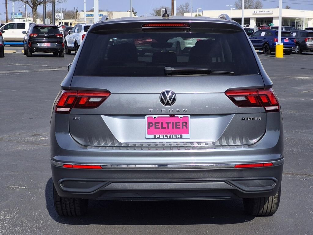 Used 2022 Volkswagen Tiguan SE w/ Panoramic Sunroof Package image 5