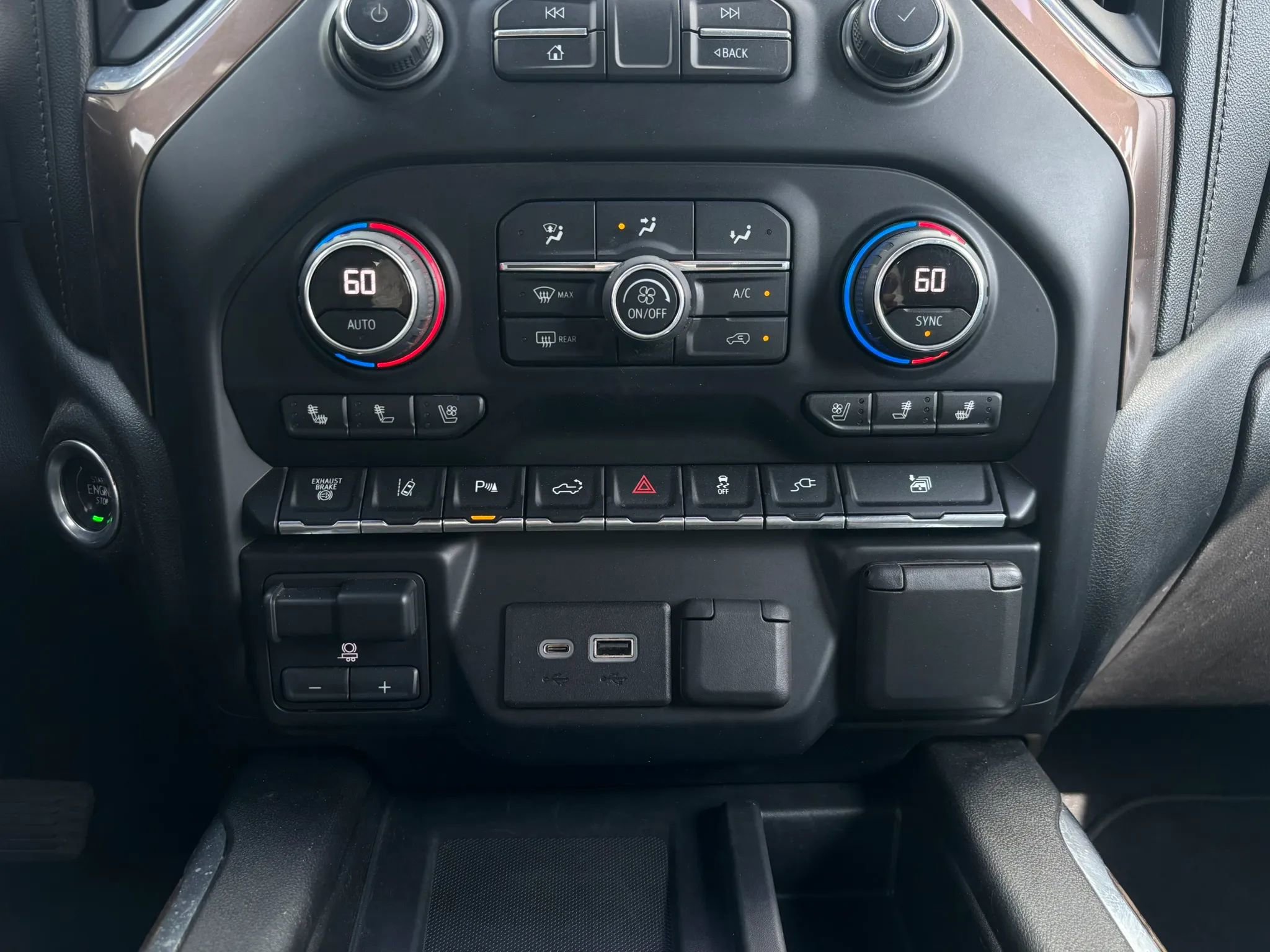 Used 2020 Chevrolet Silverado 2500 High Country image 35