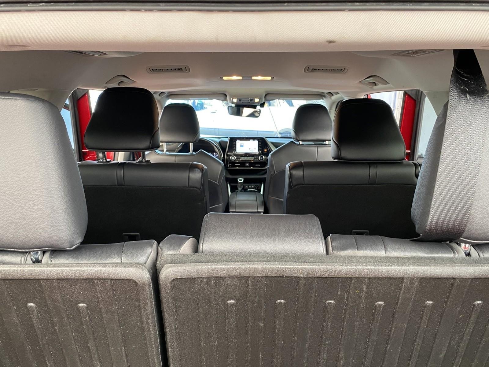 Used 2020 Toyota Highlander XLE AWD/4WD image 14