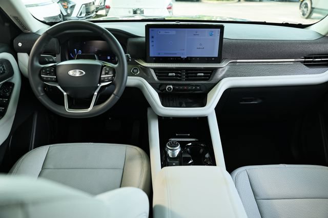 Used 2025 Ford Explorer Platinum w/ Ultimate Package AWD/4WD image 27