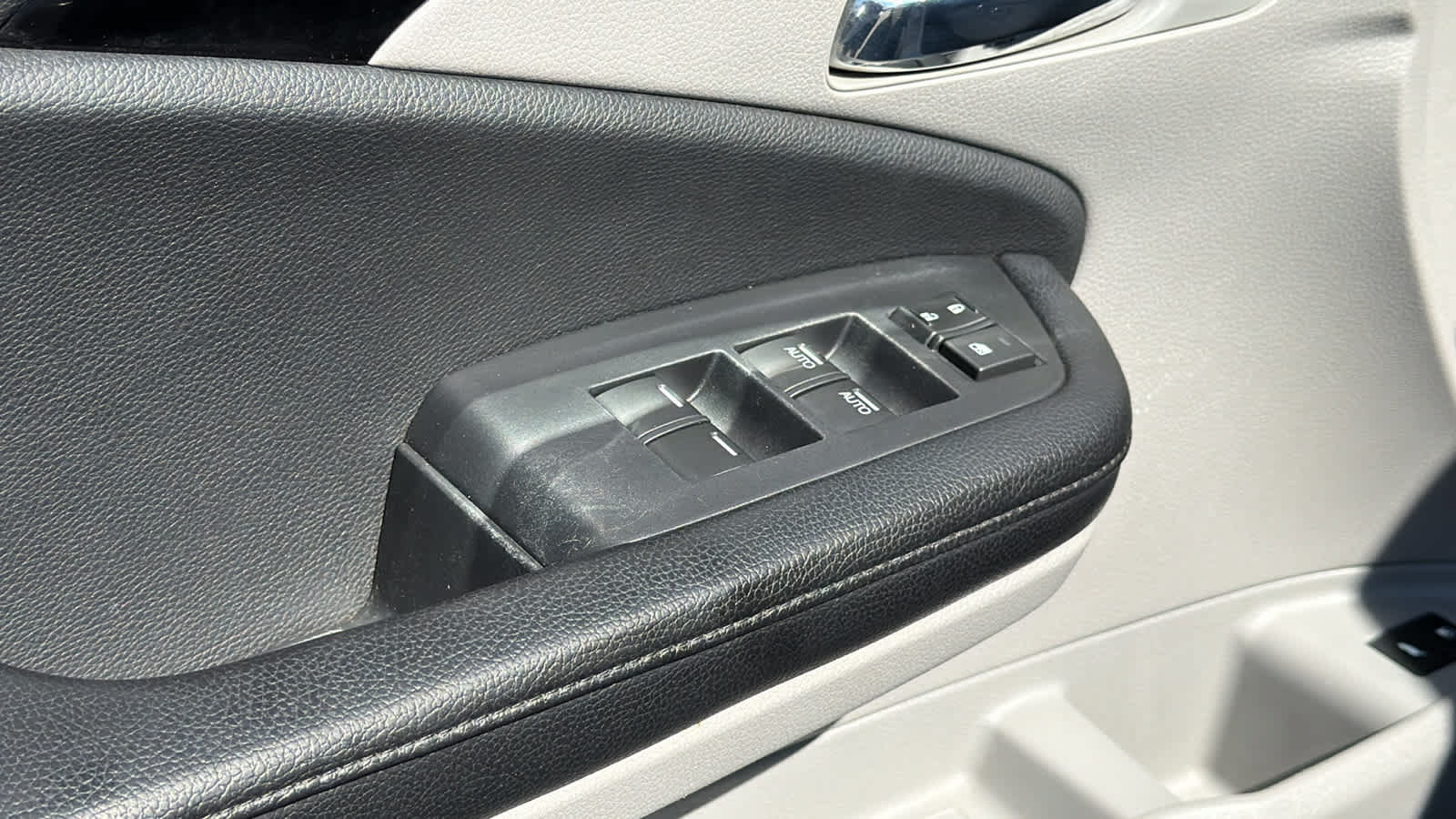 Used 2016 Honda Pilot Touring image 22