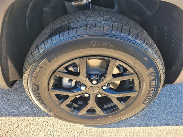 New 2025 Jeep Grand Cherokee Altitude image 18