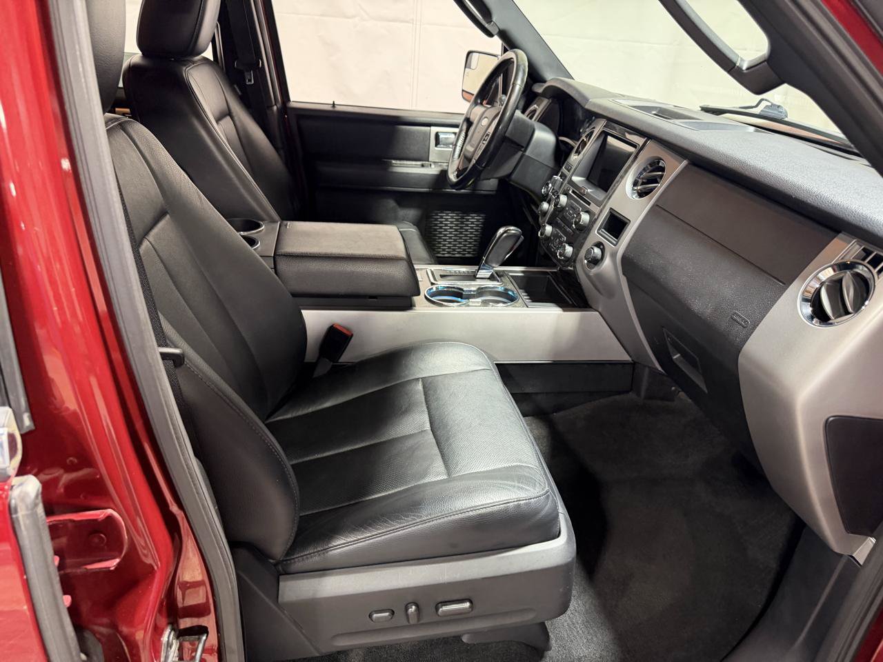 Used 2017 Ford Expedition Limited w/ Equipment Group 301A AWD/4WD image 12