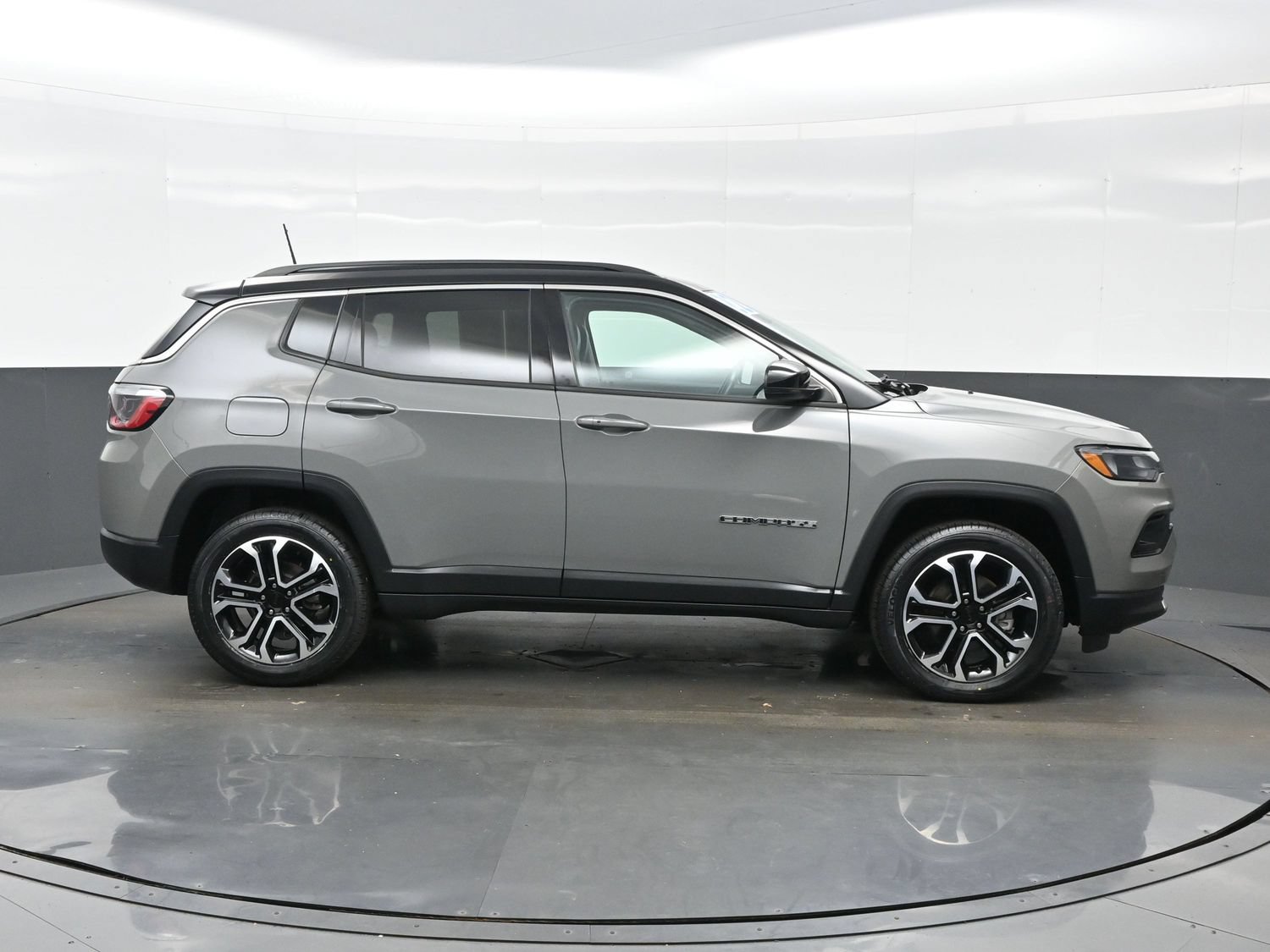 Used 2022 Jeep Compass Limited AWD/4WD image 10