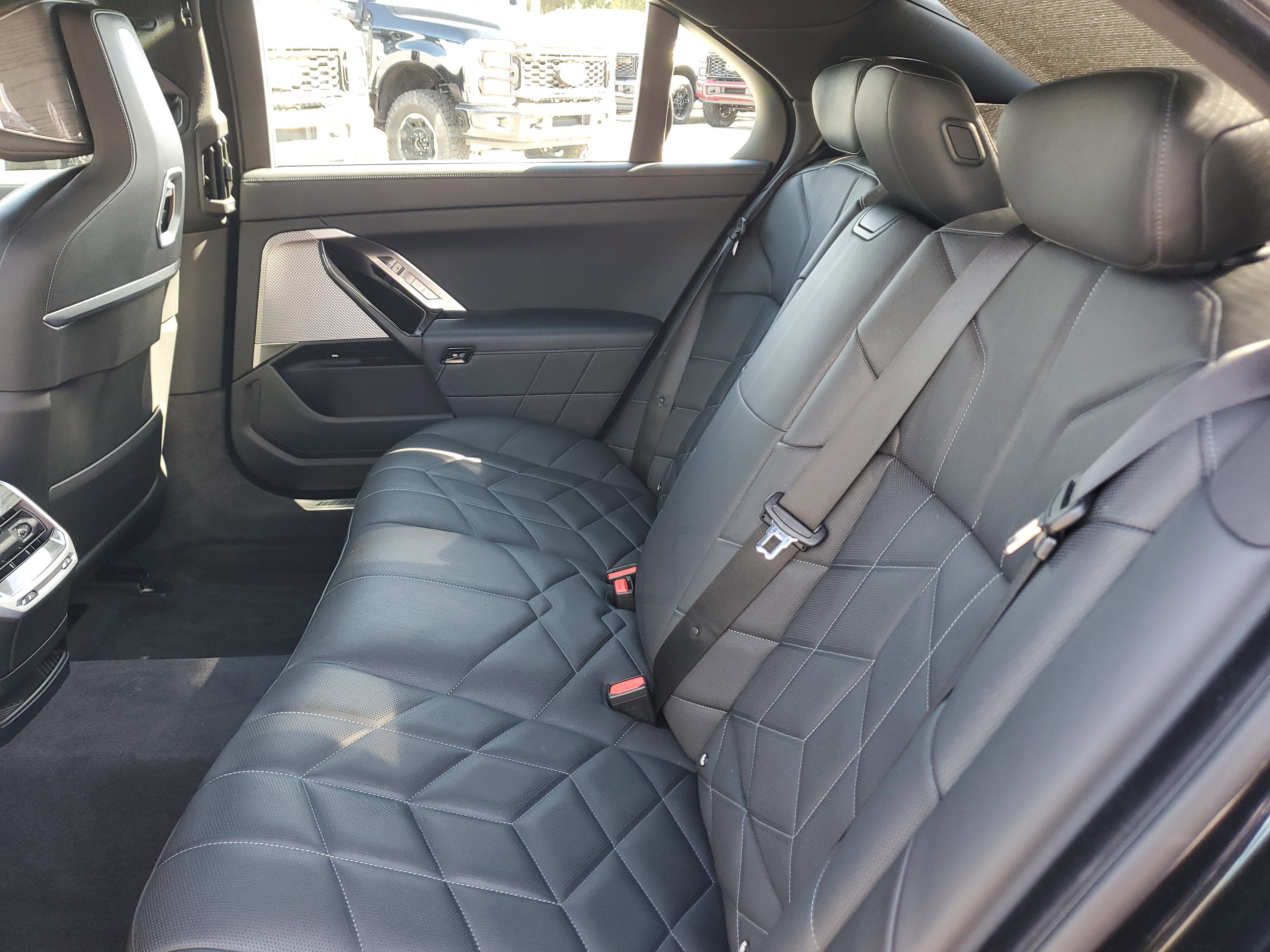 Used 2024 BMW 740i image 12