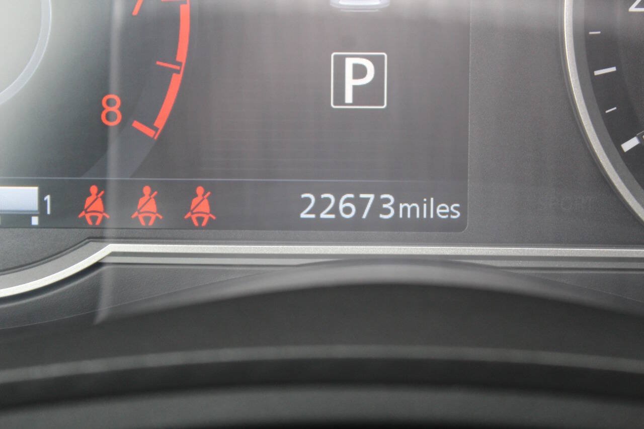 Used 2025 Nissan Versa SV FWD image 8