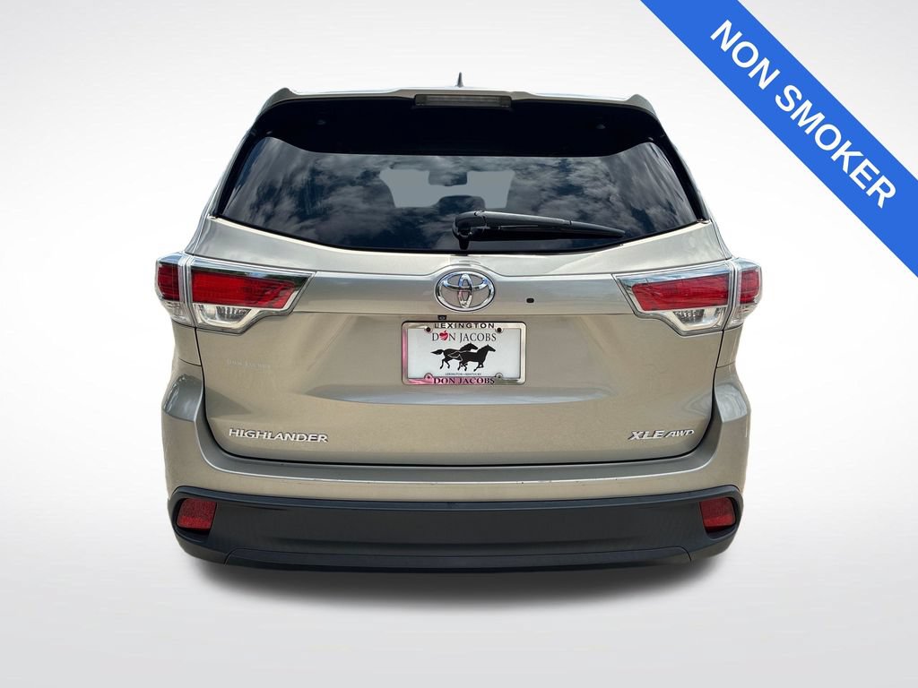 Used 2015 Toyota Highlander XLE AWD/4WD image 4