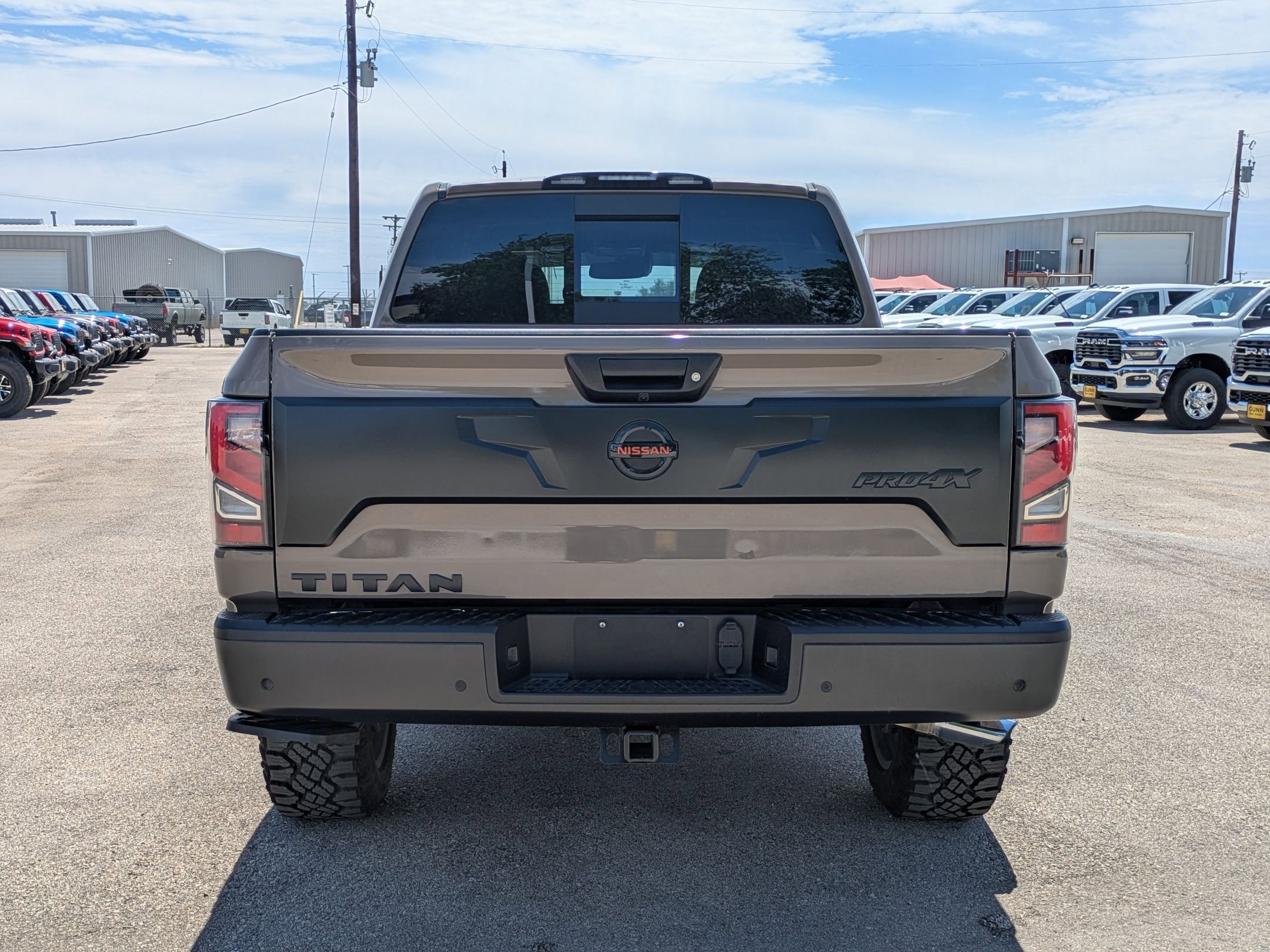 Used 2021 Nissan Titan PRO-4X w/ Pro-4x Convenience Package image 4