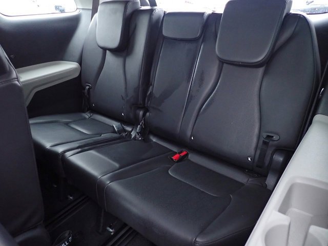 Used 2024 Kia Carnival EX image 18