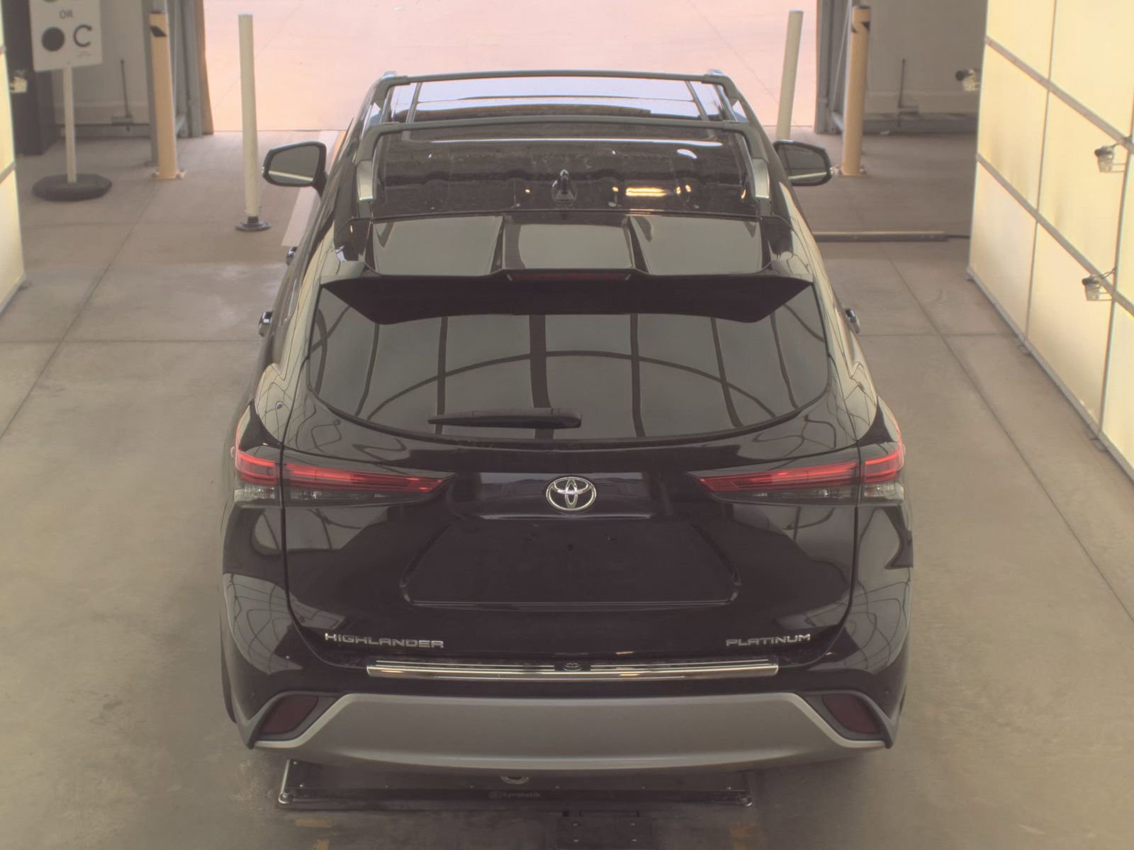 Used 2020 Toyota Highlander Platinum FWD image 10