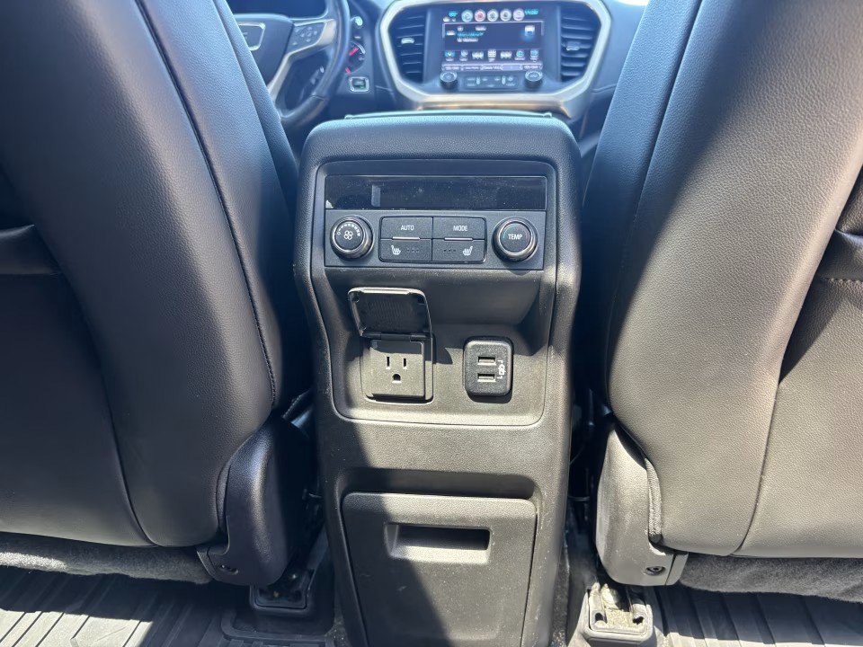 Used 2018 GMC Acadia Denali w/ Technology Package FWD image 27