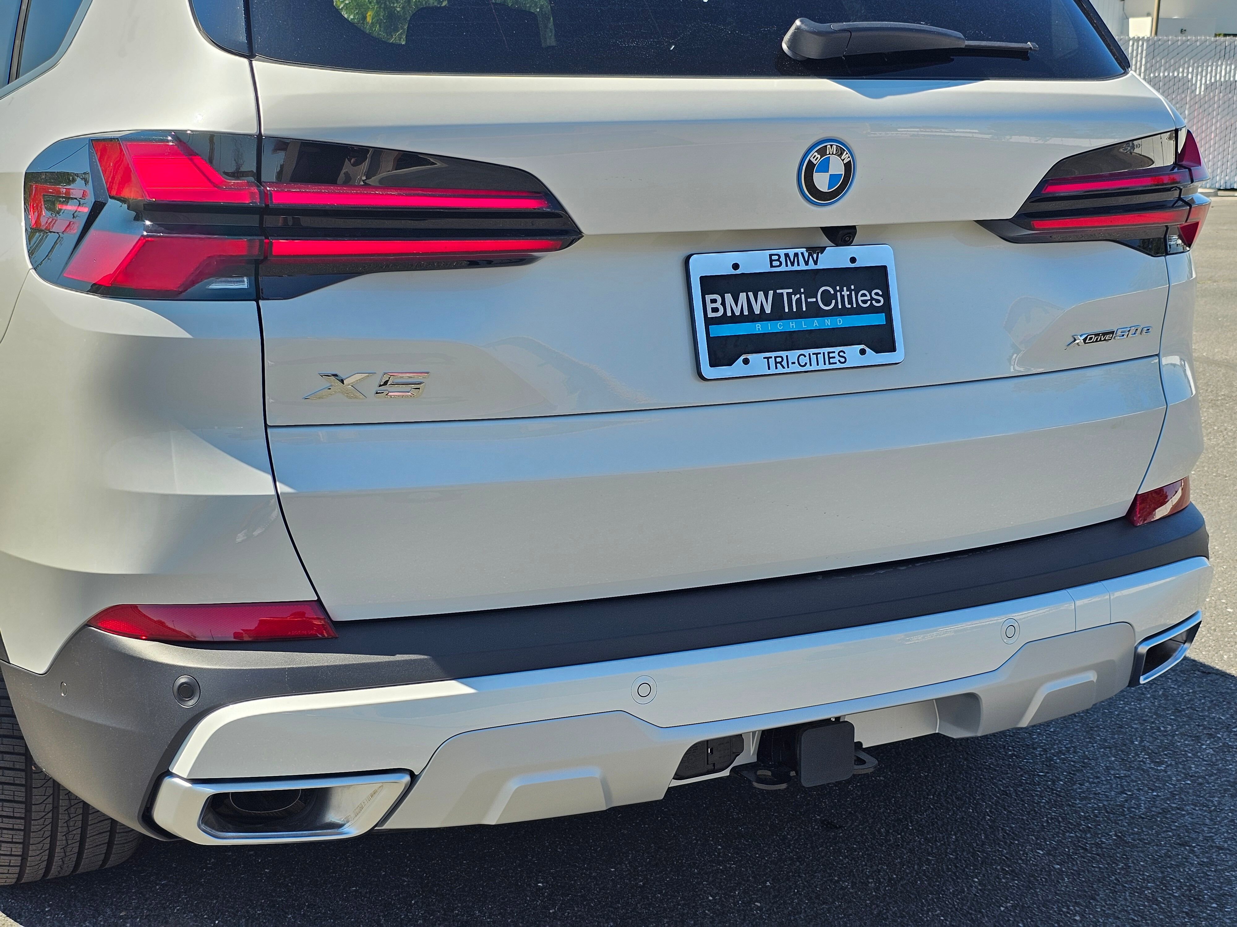 New 2026 BMW X5 xDrive50e image 7