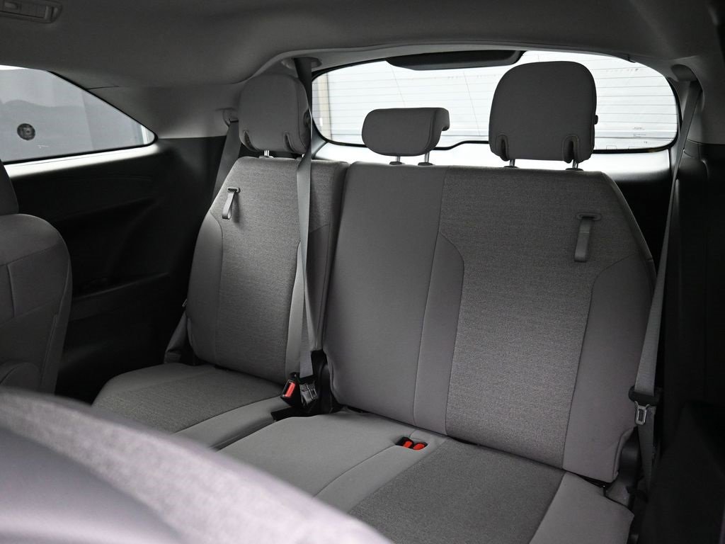 Used 2025 Toyota Sienna LE image 29