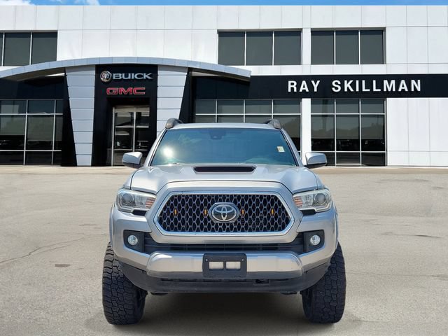Used 2019 Toyota Tacoma TRD Sport w/ TRD Premium Sport Package AWD/4WD image 2