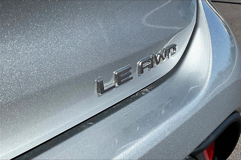 Used 2024 Toyota Highlander LE image 8