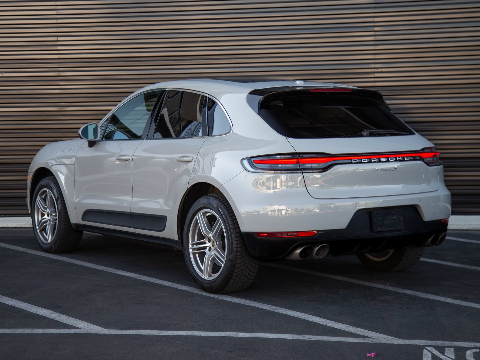 Certified 2020 Porsche Macan S AWD/4WD image 3