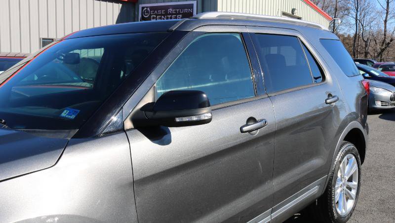 Used 2018 Ford Explorer XLT w/ Equipment Group 202A AWD/4WD image 5