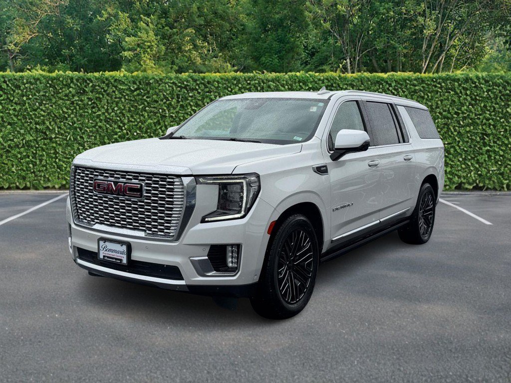 Used 2023 GMC Yukon XL Denali w/ Denali Reserve Package AWD/4WD image 8