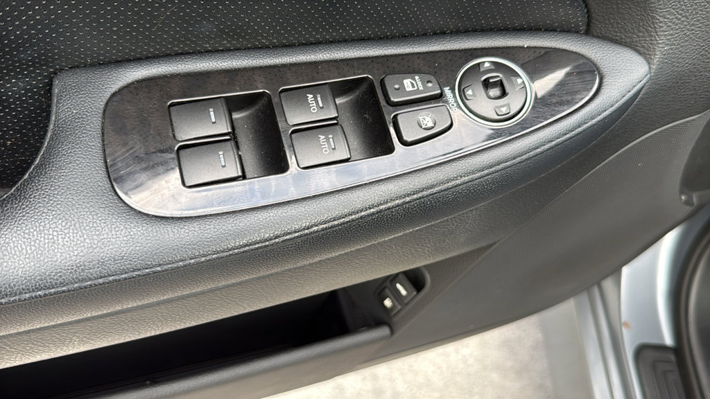 Used 2014 Hyundai Genesis 3.8 RWD image 17