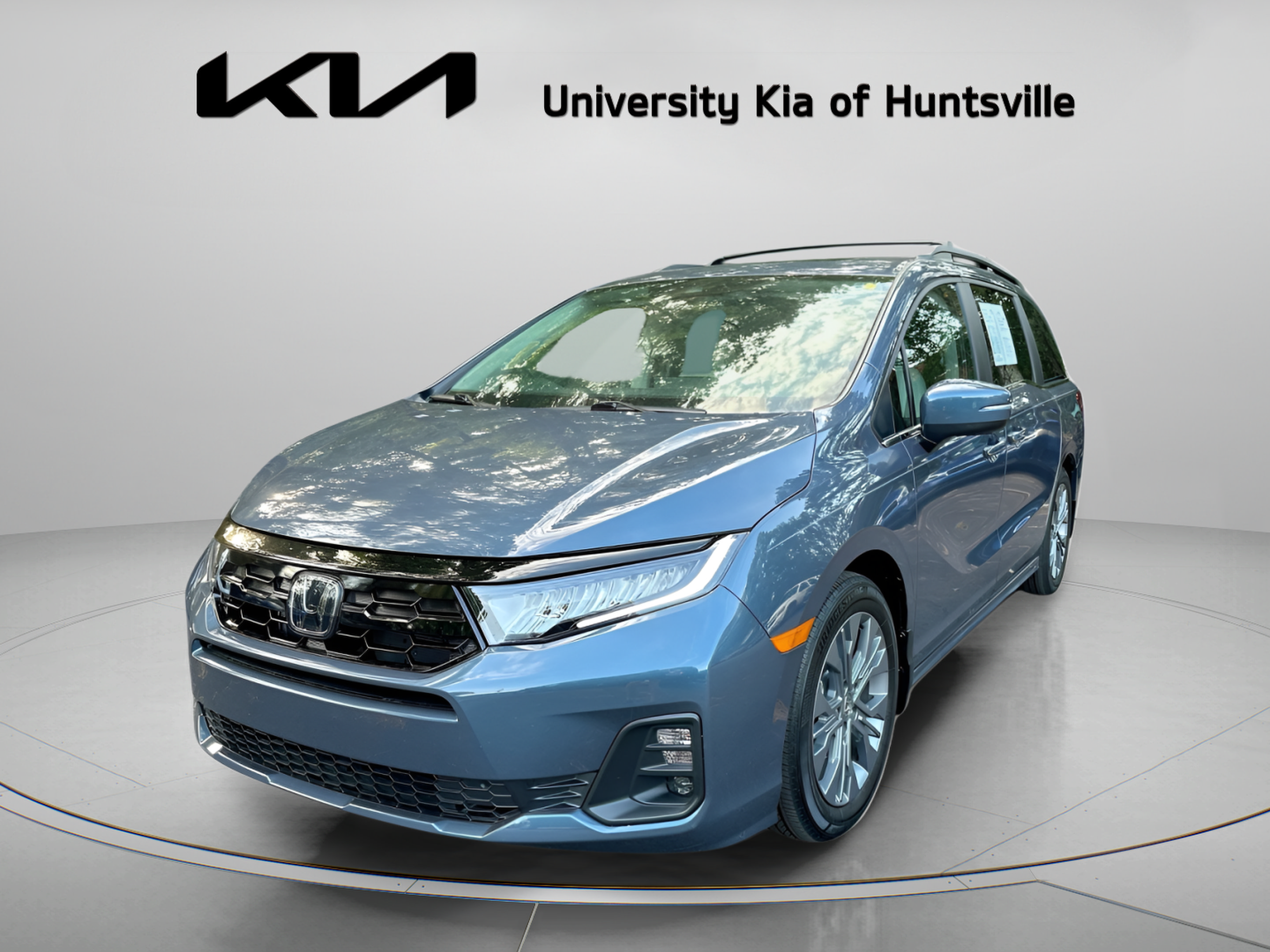 Used 2025 Honda Odyssey Touring image 4