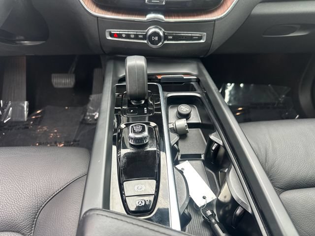 Used 2024 Volvo XC60 B5 Plus w/ Protection Package Premier AWD/4WD image 23