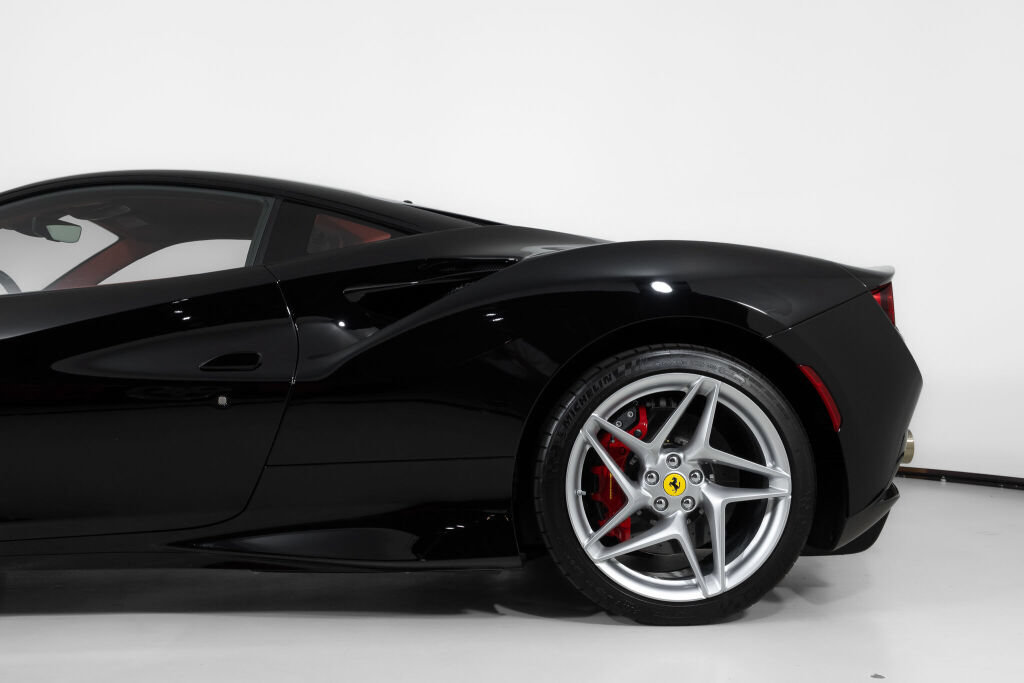 Used 2022 Ferrari F8 Tributo RWD image 16