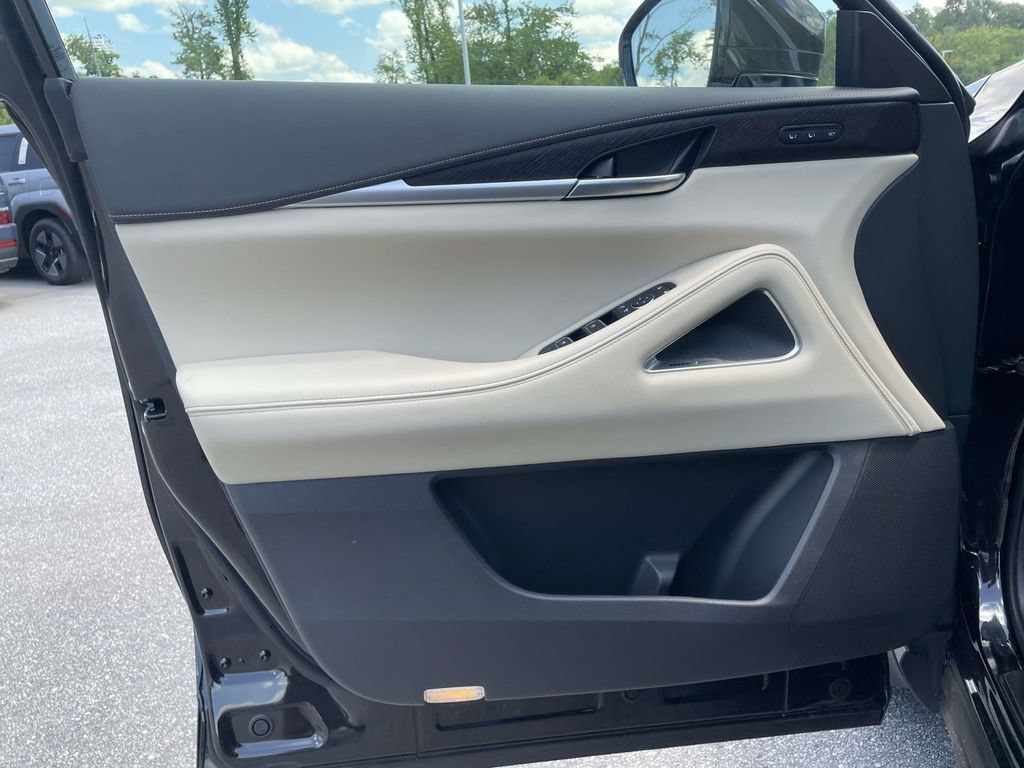Used 2025 INFINITI QX60 Sensory AWD/4WD image 6