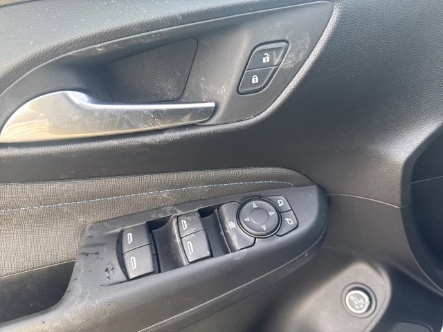 Used 2025 Buick Envista Sport Touring image 14