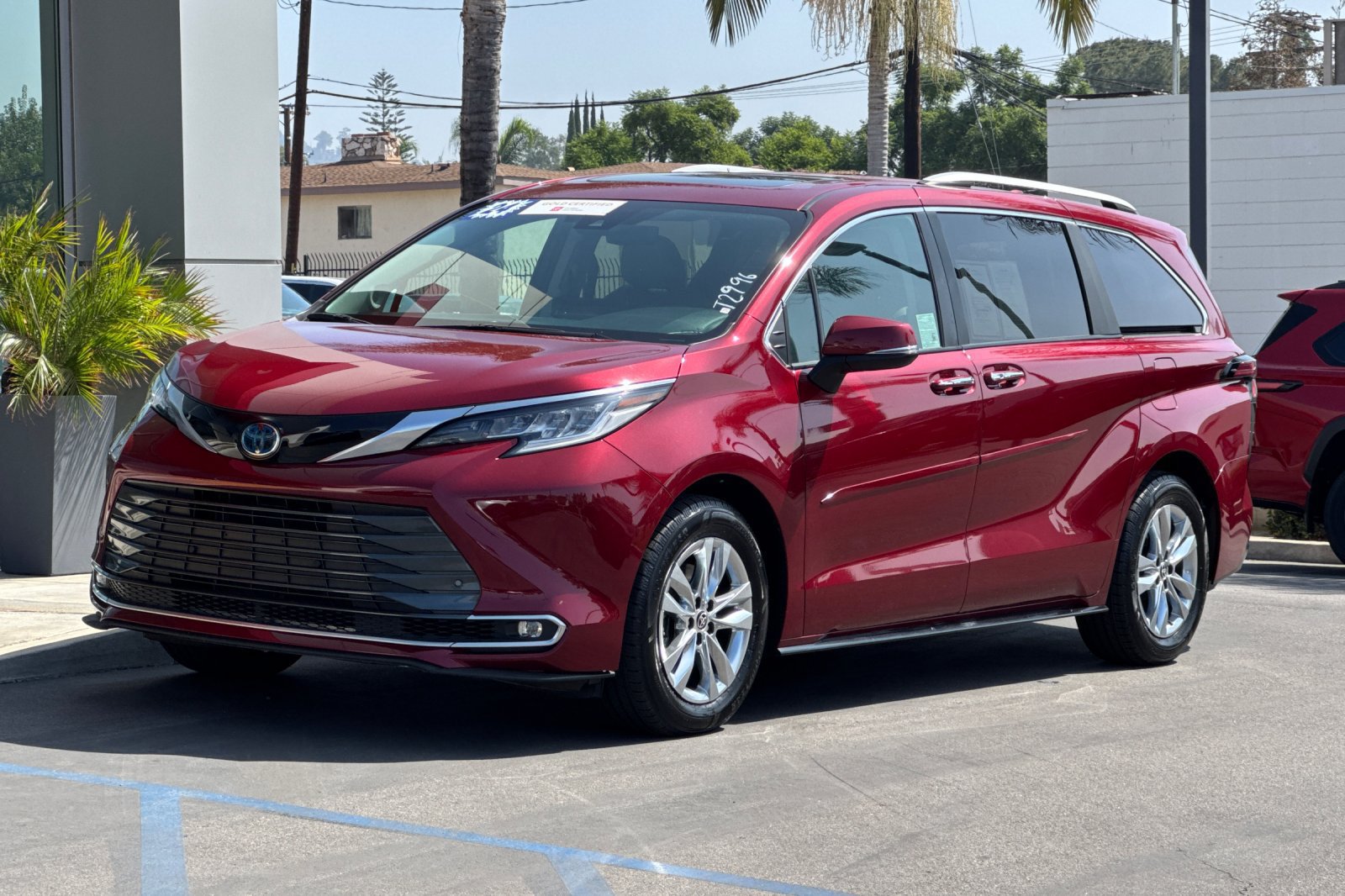 Certified 2024 Toyota Sienna Limited FWD image 10