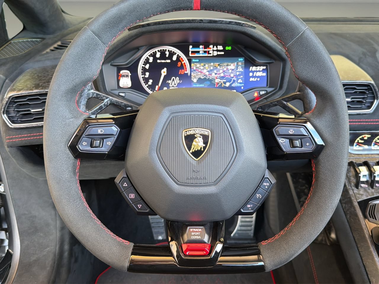 Used 2019 Lamborghini Huracan Performante AWD/4WD image 18